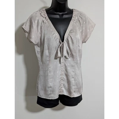 Blusa Fossil Taupe Lunares Top Flutter Manga Casquillo Lazo Delantero Abotonado Pequeña Foto 1 de 4