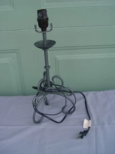 Vintage Metal Scrollwork Art Deco Table Lamp WORKS - Picture 1 of 13