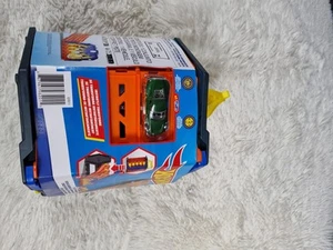 Hot Wheels Roll Out Raceway Track Set Storage Case With Car Stores 80 Cars New - Picture 1 of 9