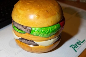 Spardose als Cheeseburger für Kinder, Küche oder als Dekoration - Bild 1 von 3