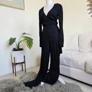 Reformation Sz 2 Solid Black Crepe Relaxed Fit Plunge Neckline Wide Leg Jumpsuit - Picture 1 of 9