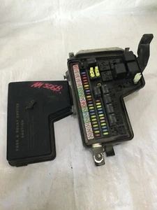 2004 Dodge Ram 1500 Engine Fuse Box Realy Module 56051039AD OEM - Picture 1 of 7