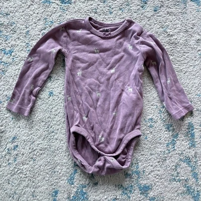 Боди из органического хлопка для девочек 9 месяцев H&M фиолетовый олень с длинным рукавом - Изображение 1 из 4