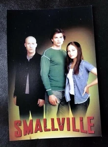 Mini póster impreso promocional de tarjetas postales SMALLVILLE Superman Tom Welling súper raro JJ - Imagen 1 de 2