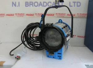 Arri 1000Watt (1kw) Leuchte mit funktionierendem Leuchtmittel (Ref 2) - Bild 1 von 7