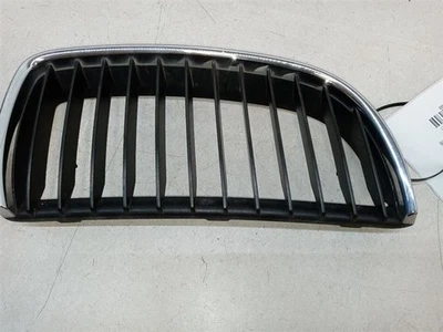 BMW E90 328i 2008 pasajero parrilla delantera derecha inserción fabricante de equipos originales usado 7120008 Foto 1 de 4