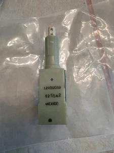 12450039 Interruptor GM Usado Control de Pedal de Freno de Crucero General Motors - Imagen 1 de 4