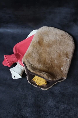 Kuscheliger Wärmflaschenbezug aus echt Lammfell, mit oder ohne 2,0 L Wärmflasche