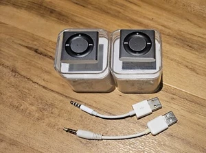 Apple iPod Shuffle 4. Generation 2GB A1373 - Silver (includes 2) Batteries Dead - Bild 1 von 1