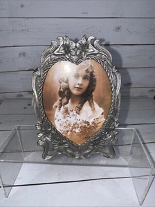 Marco de fotos vintage de metal plateado ornamentado 6" x 4" lirio floral Art Nouveau - Imagen 1 de 8