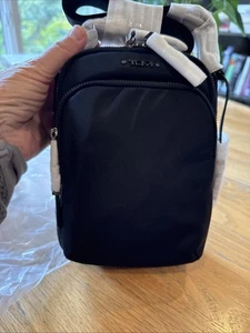 NEU Tumi Rama kleine schwarze Nylon-Umhängetasche 7,75 Zoll x 5,5 Zoll x 2 Zoll - Bild 1 von 15