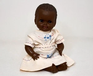Muñeca afroamericana Shindana 1972 Drink And Wet Baby Zuri de colección con cabello moldeado - Imagen 1 de 11
