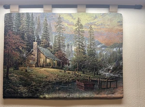 Thomas Kinkade Ein friedlicher Rückzugsort Wandteppich Wandbehang Hütte Wald 36 x 26 Zoll - Bild 1 von 8