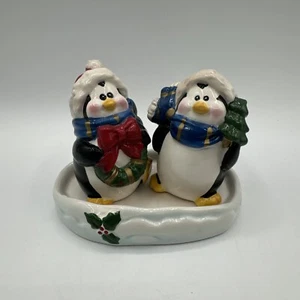 BELLA CASA BY GANZ CHRISTMAS PENGUIN SALT & PEPPER SHAKERS WITH TRAY - Picture 1 of 3