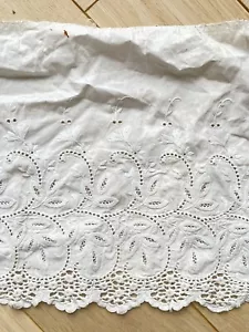 Ancien coupon de tissus Broderie Dentelle Blanche 45 x 22 cm - Foto 1 di 6