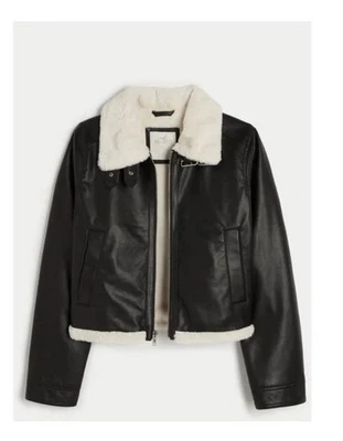 Chaqueta de motociclista Hollister recortada de cuero sintético para mujer crema, mediana Foto 1 de 3