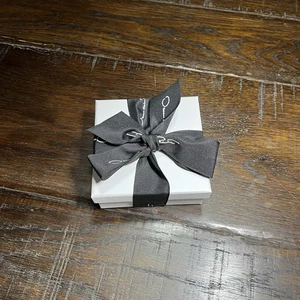 Oscar De La Renta Blanco Cuadrado Joyería Caja de Regalo 5x5x2” Logo Cinta Inserto de Espuma - Imagen 1 de 14