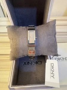 DKNY Damen Quarzuhr rechteckiges Zifferblatt Meshband mit Box - Bild 1 von 5