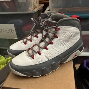 Talla 10.5 - Air Jordan 9 Retro Mid Fire Red (CT8019-162) Usado - Imagen 1 de 22