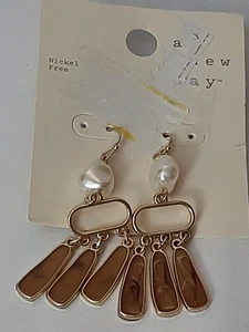 Nickel Free Dangle NWT Earrings Gold Tone A New Day Nickel Free Charm NOS - Bild 1 von 5
