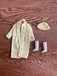 Vintage 1960s Barbie Raincoat #949 Stormy Weather Hat & Boots - Picture 1 of 2