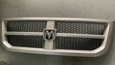 Dodge Ram 1500 Ram1500 2013-18 OEM nido de abeja montaje de parrilla original Foto 1 de 4