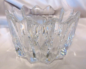 Plato de cristal Orrefors Suecia corte flor con pegatina 4,5" x 2,75" usado en excelente estado - Imagen 1 de 8