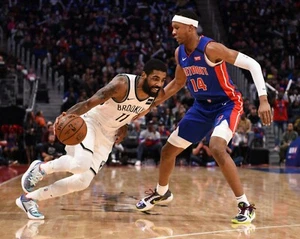 KYRIE IRVING 8X10 PHOTO BROOKLYN NETS BASKETBALL NBA VS KNICKS - Picture 1 of 1