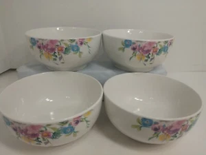 Juego de 4 cuencos de cerámica blanca con diseño floral pastel - Imagen 1 de 6