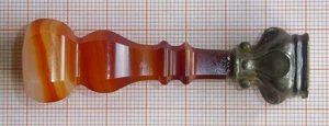 Drei verschiedenene alte Petschaft: Holz bzw. Achat sowie 2 Stangen Siegellack - Bild 1 von 19