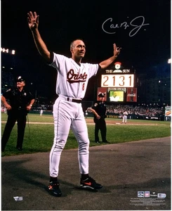 Cal Ripken Jr. Baltimore Orioles Signed 16" x 20" 2131st Game Ovation Photo - Picture 1 of 1