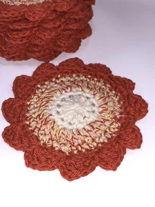 POSAVASOS Hecho a Mano Crochet en Algodón Naranja Y Crudo NUEVO JUEGO DE 2 - Imagen 1 de 3