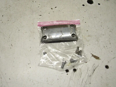 1982 Honda Magna V45 VF750C Front Shock Plate - Imagem 1 de 4
