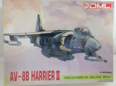 ESCALA 1/144 DML 4520 AV-8B HARRIER II Foto 1 de 2