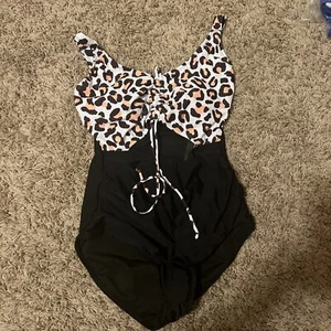 Daci Women Cutout One Piece Swimsuits V Neck High Waisted Bathing Suit SZ LARGE - Picture 1 of 4