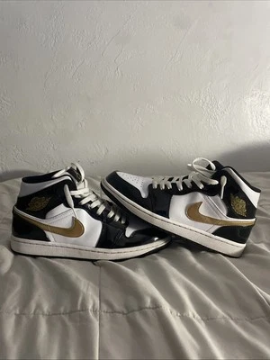 Jordan 1 Mid SE Patente Negro/Blanco/Dorado. Talla - 9.5 - Usado dos veces Foto 1 de 4