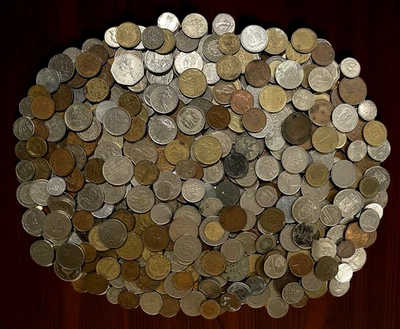 5 Pounds World Coins Hundreds of Foreign Coins Many Mixed Countries Lot C11-37 - Image 1 of 4