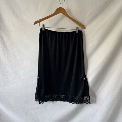 De colección Años 80 Maidenform Chantilly Negro Encaje Borde Nylon Medio Deslizamiento Foto 1 de 4