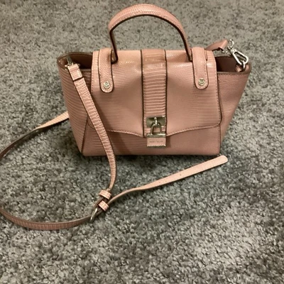 BOLSO BANDOLERA ANNE KLEIN ROSA Foto 1 de 4