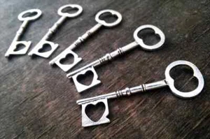 Lote a granel de 200 llaves esqueleto grandes corazón plateado steampunk rústico boda conjunto - Imagen 1 de 2