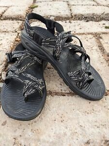 chacos womens sandals 8 black strappy pre-owned excellent condition 
