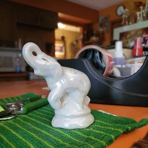 Handbemalter Porzellan Elefant glänzend weiß klein Vintage. Made In China - Bild 1 von 3