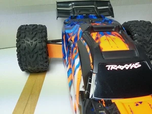 Traxxas E Revo 2.0 Antriebswellenschutz hinten. - Bild 1 von 5