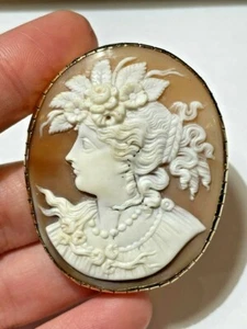 Victorian Gold Shell Carved Cameo Goddess Depicting Flora 16.5g Brooch 5K 7.2 - Picture 1 of 3