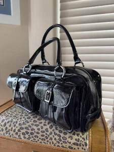BCBG PARIS KLEINE SCHWARZE LACKLEDER ABENDTASCHE, TOP UND SUPER GEPFLEGT++++ - Bild 1 von 14