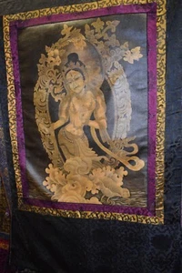 Thangka-Tibet, Mayadevi auf Lotusthron, 24K Gold Malerei, Seidenbrokat, 125x88cm - Zdjęcie 1 z 7