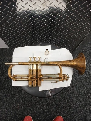 Bocal Martin Handcraft Imperial Bb CORNET #13xxxx 2 furos CONN funciona muito bem  - Imagem 1 de 4