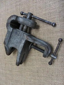 Tornillo de hierro fundido vintage montaje en mesa Vice herramienta antigua 11326 - Imagen 1 de 1