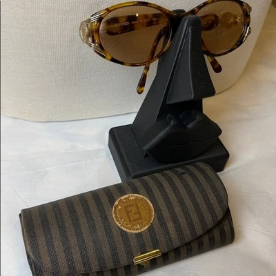 Gafas de sol Fendi Tortoise FS 138 de colección con estuche rígido Foto 1 de 4