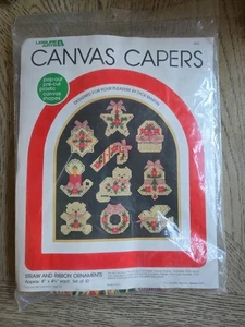 Leisure Arts Canvas Capers Christmas Ornaments Holiday Vintage 1983 NOS #450 New - Picture 1 of 6